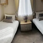 Roseberry Lodge With Hot Tub