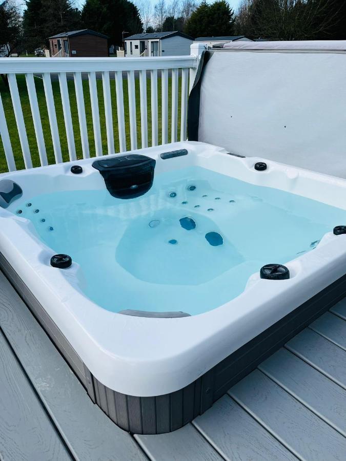 Roseberry With Hot Tub Holiday home *